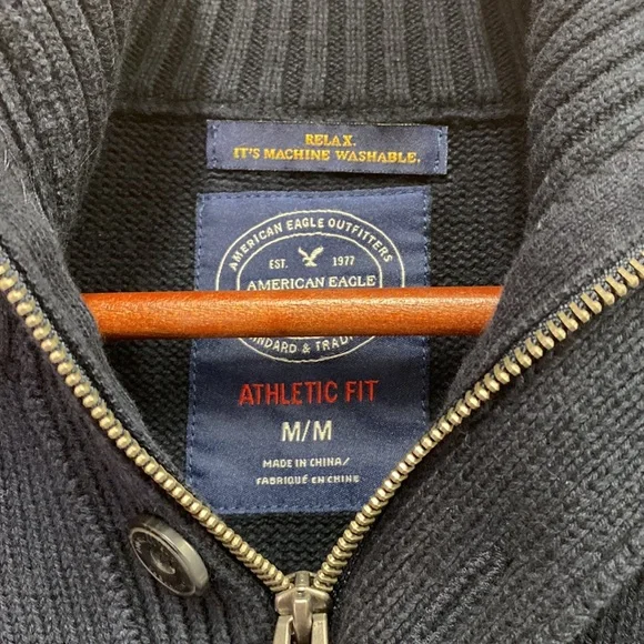 American Eagle Athletic Fit Mens Sweater Size Medium - Picture 3 of 3
